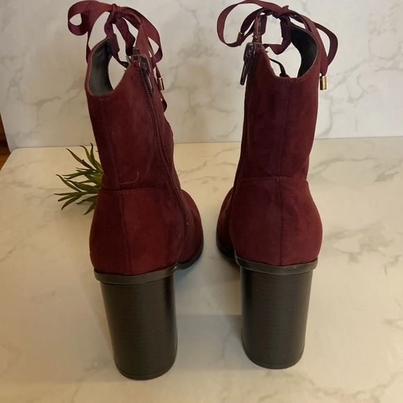 New Indigo Rd. Dark Red Lace up Fabric Booties Boots Ankle 9 Winter Fall Preppy - Picture 5 of 7